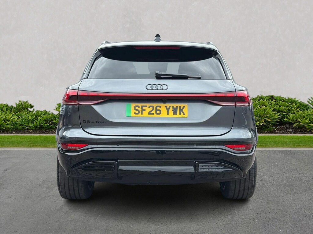 Audi Q6 E-Tron 225Kw Performance 100Kwh Black Edition Grey #4