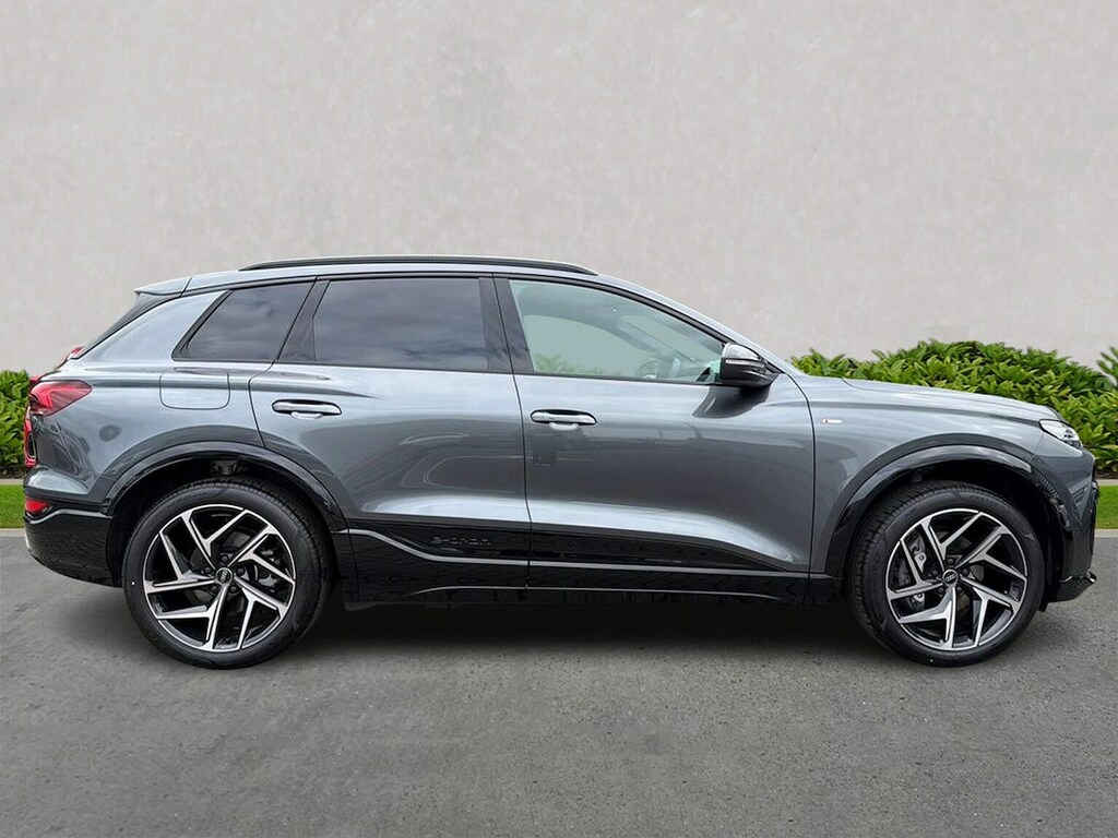 Audi Q6 E-Tron 225Kw Performance 100Kwh Black Edition Grey #3