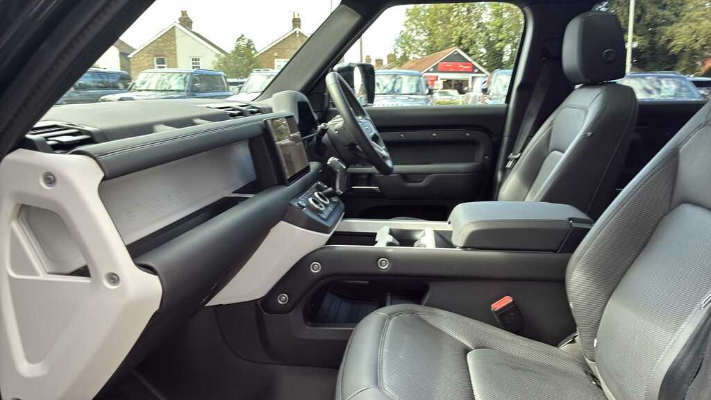 Land Rover Defender 110 3.0 D350 X-dynamic Se 110 Black #3