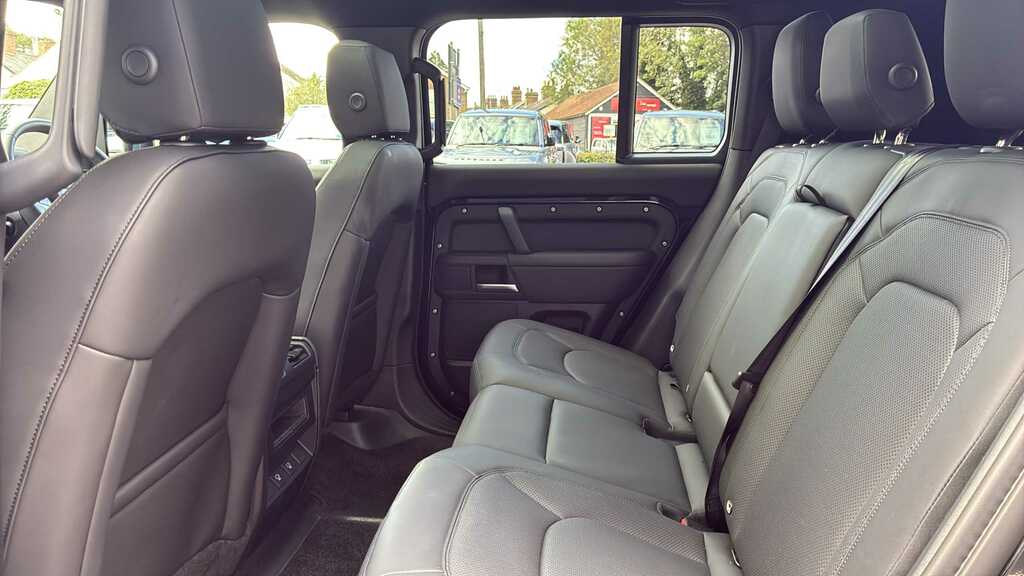 Land Rover Defender 110 3.0 D350 X-dynamic Se 110 Black #4