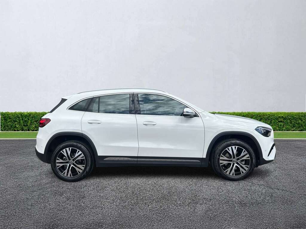 Mercedes-Benz GLA Class Gla 200 Sport Executive White #3