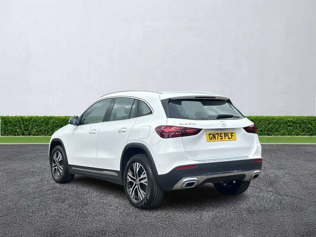 Mercedes-Benz GLA Class Gla 200 Sport Executive White #2