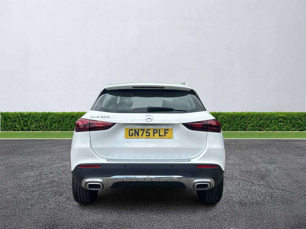 Mercedes-Benz GLA Class Gla 200 Sport Executive White #4