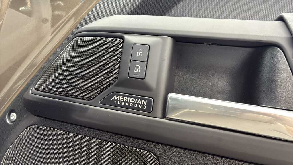 Land Rover Defender 110 P300e X-dynamic Hse Santorini Black Black #33