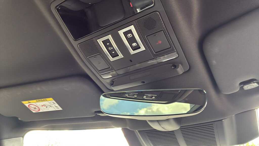 Land Rover Defender 110 P300e X-dynamic Hse Santorini Black Black #35