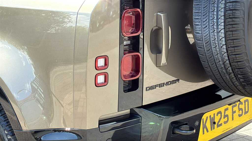 Land Rover Defender 110 P300e X-dynamic Hse Santorini Black Black #19