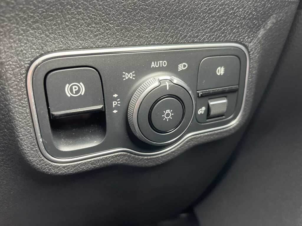 Mercedes-Benz EQB Eqb 300 66.5Kwh Amg Line Premium 4Matic White #47