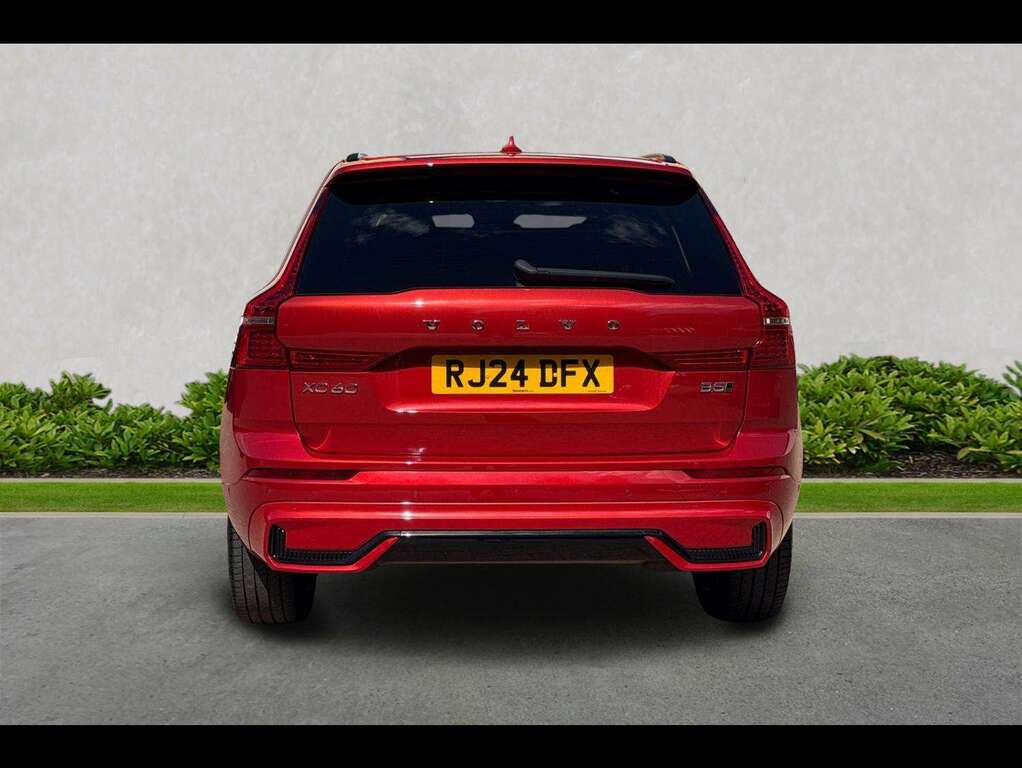 Volvo XC60 2.0 B5p Ultimate Dark Awd Geartronic Red #4