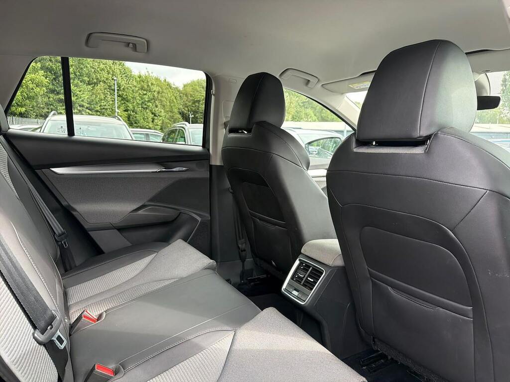 Skoda ENYAQ Iv E 179Ps 60 62 Kwh White #32