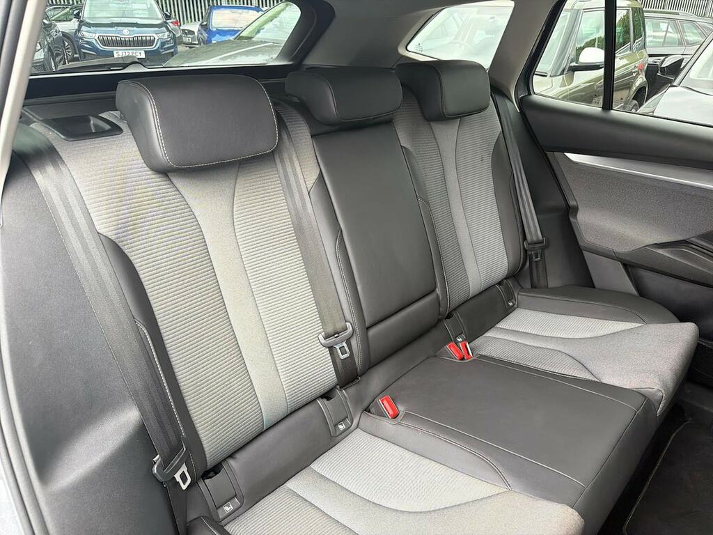 Skoda ENYAQ Iv E 179Ps 60 62 Kwh White #16