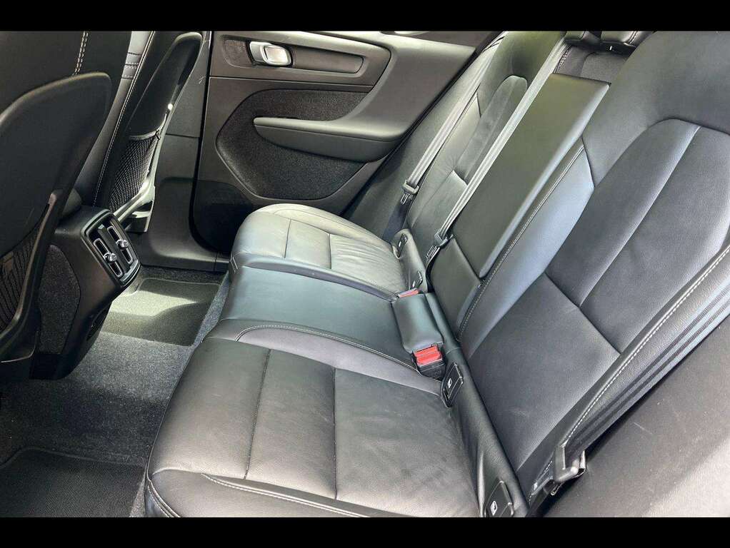 Volvo XC40 1.5 T3 163 R Design Geartronic Climate Pack Silver #16