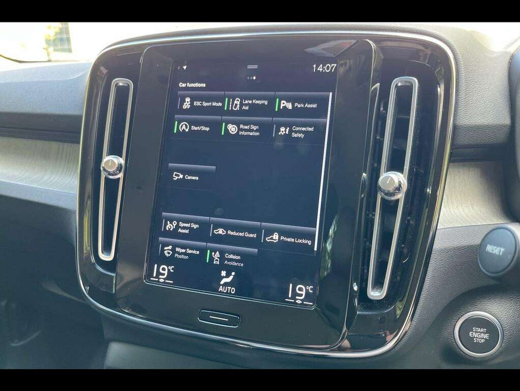 Volvo XC40 1.5 T3 163 R Design Geartronic Climate Pack Silver #24