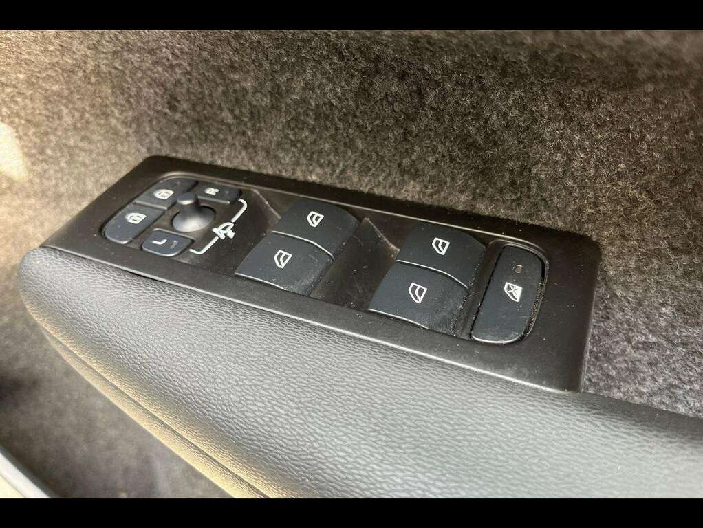Volvo XC40 1.5 T3 163 R Design Geartronic Climate Pack Silver #25