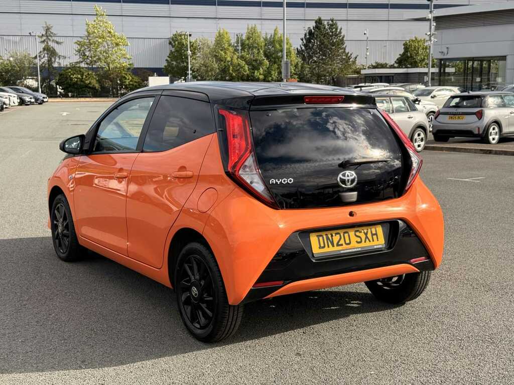 Toyota Aygo 1.0 Vvt-i X-cite 6 Orange #2