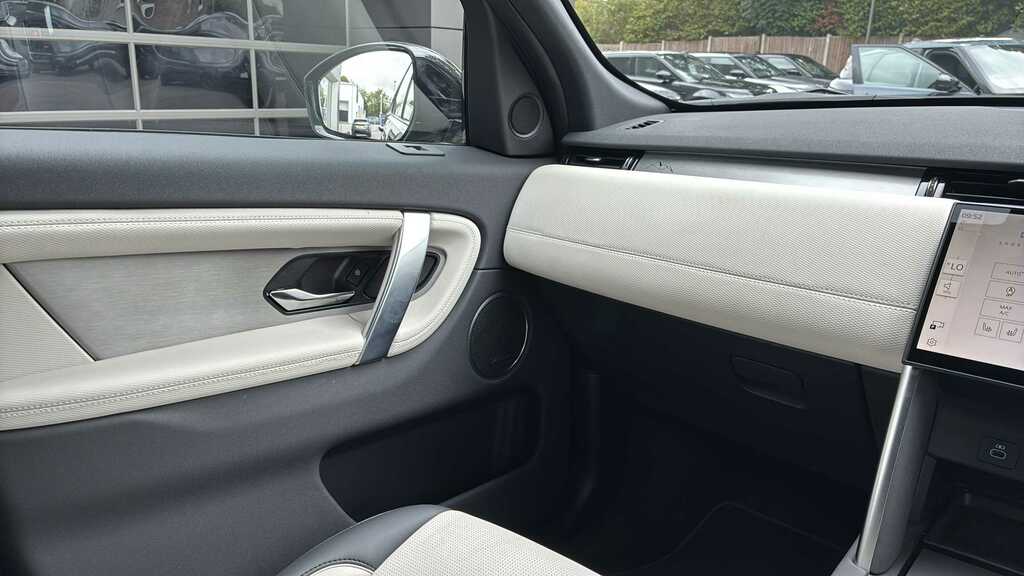 Land Rover Discovery Sport 2.0 D165 Dynamic Se Black #25