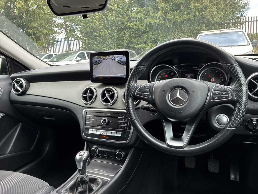 Mercedes-Benz GLA Class Mercedes-benz Gla Urban Edition Black #14