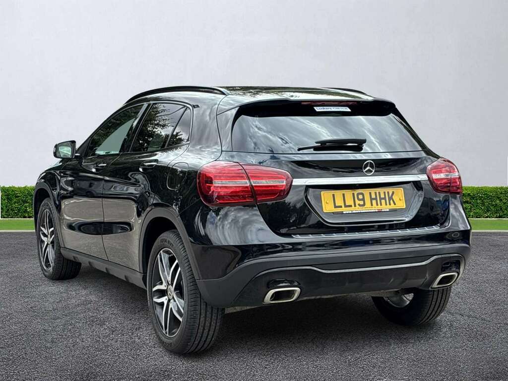 Mercedes-Benz GLA Class Gla 180 Urban Edition Black #2