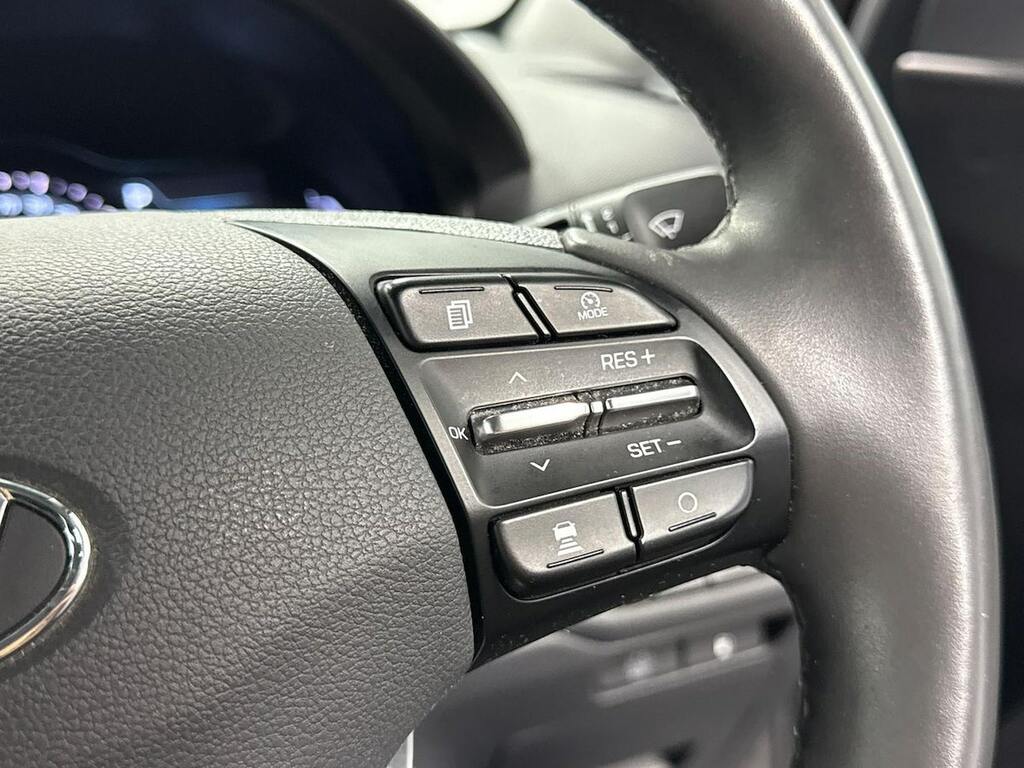 Hyundai Ioniq Premium White #24