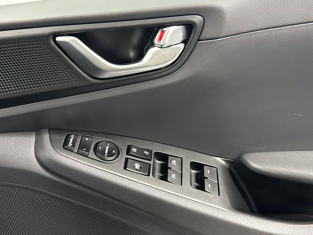 Hyundai Ioniq Premium White #21