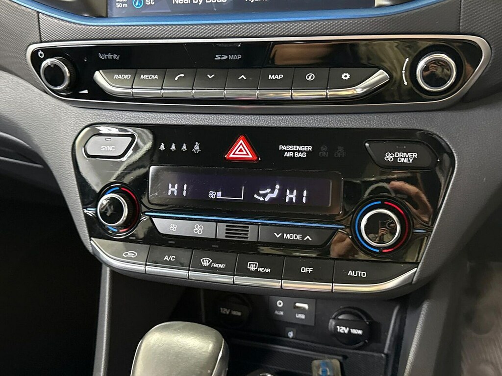 Hyundai Ioniq Premium White #12