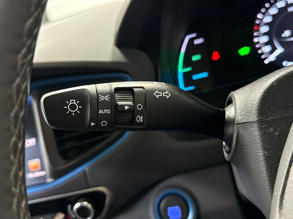 Hyundai Ioniq Premium White #27