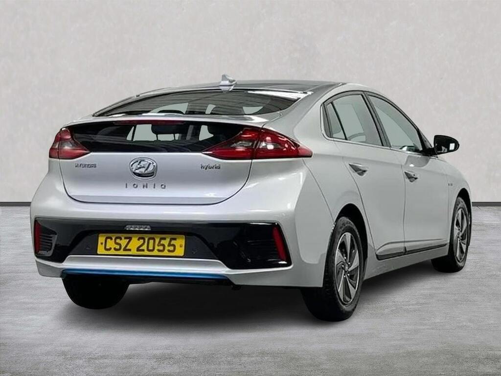 Hyundai Ioniq Premium White #18
