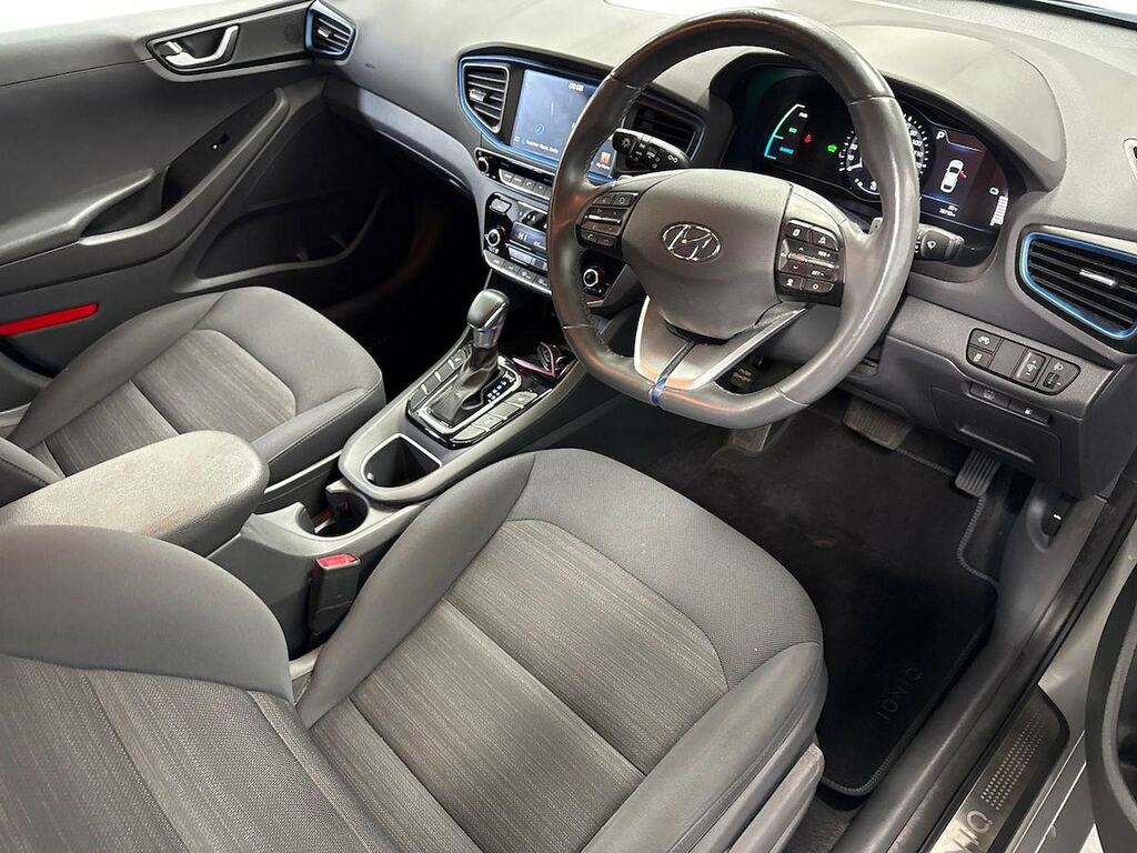 Hyundai Ioniq Premium White #15