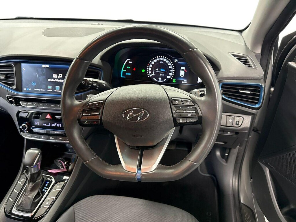 Hyundai Ioniq Premium White #9