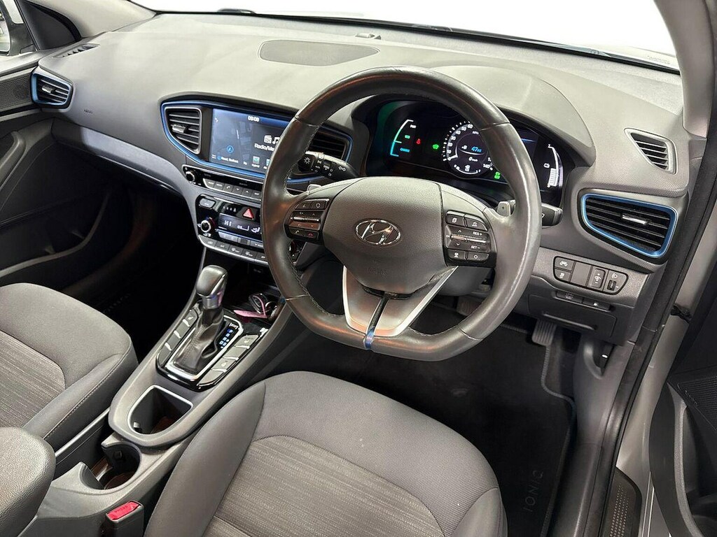 Hyundai Ioniq Premium White #8