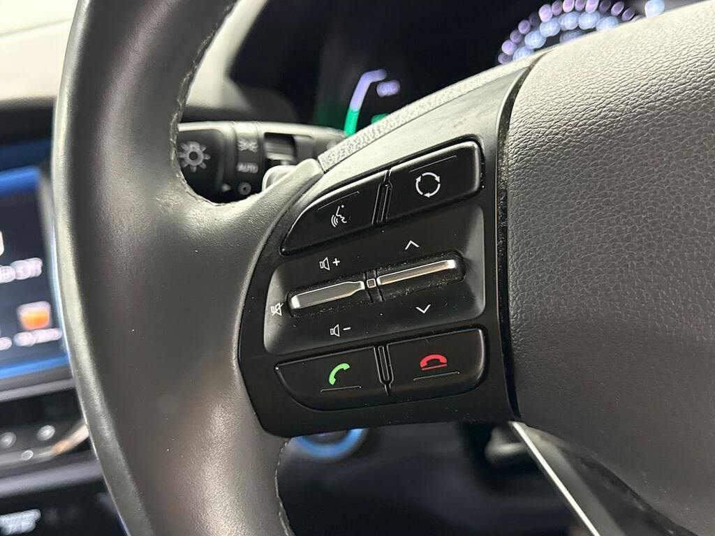 Hyundai Ioniq Premium White #25