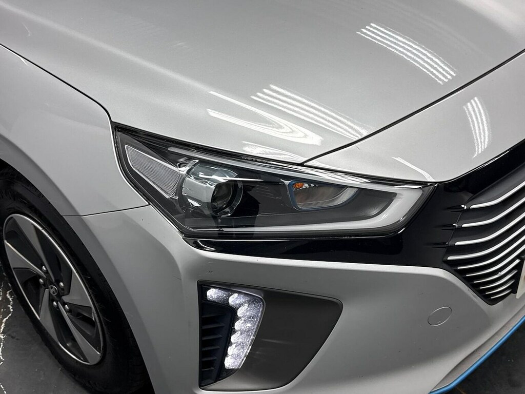 Hyundai Ioniq Premium White #29