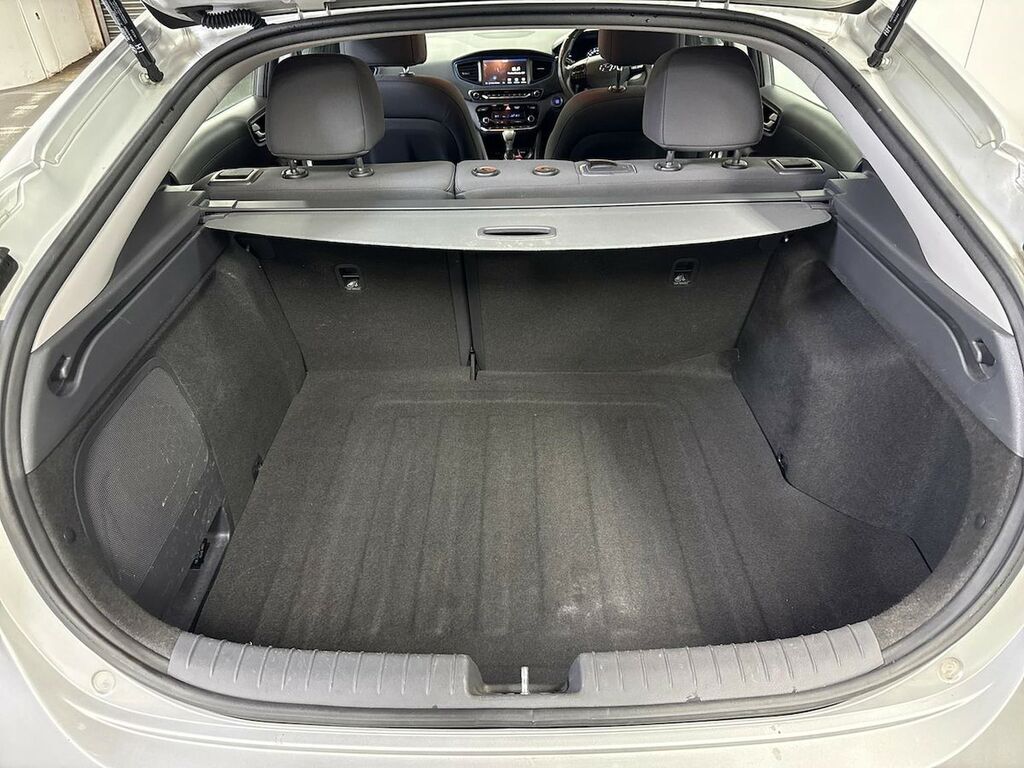 Hyundai Ioniq Premium White #17
