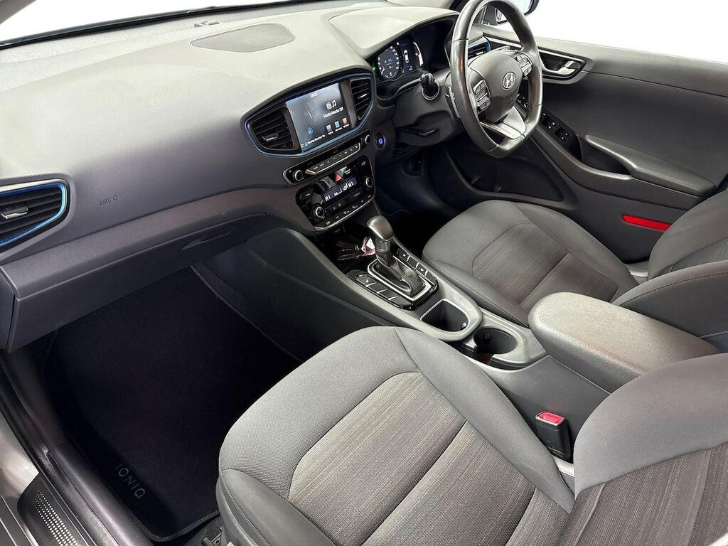 Hyundai Ioniq Premium White #7