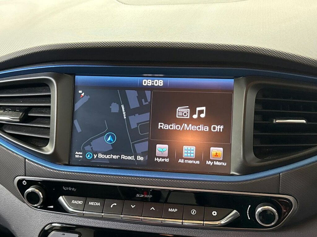 Hyundai Ioniq Premium White #11