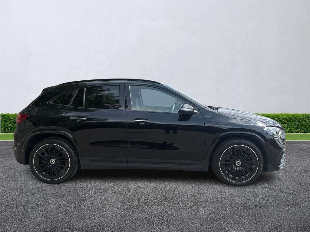 Mercedes-Benz GLA Class Gla 200 Amg Line Premium Plus Black #3