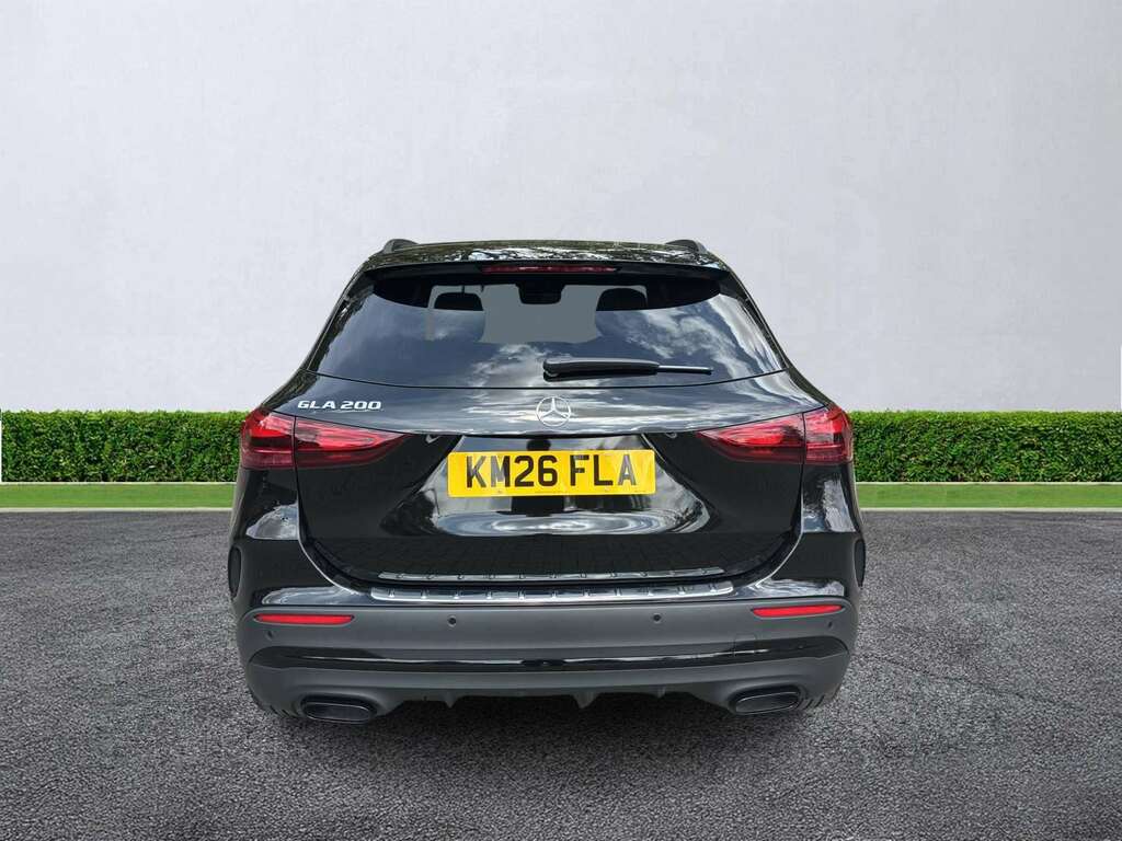 Mercedes-Benz GLA Class Gla 200 Amg Line Premium Plus Black #4