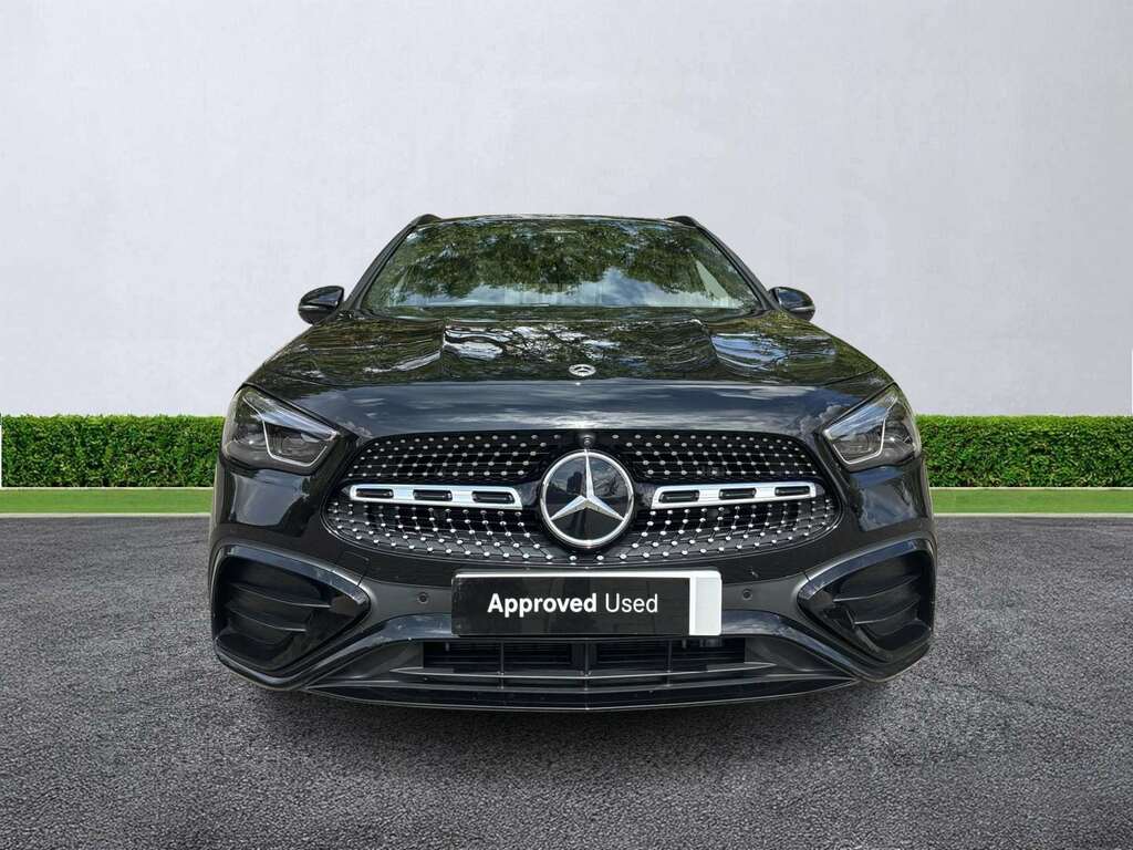 Mercedes-Benz GLA Class Gla 200 Amg Line Premium Plus Black #5