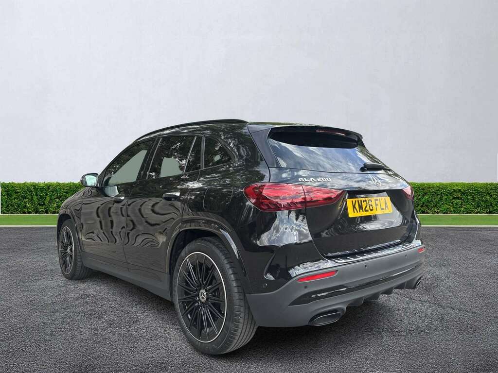 Mercedes-Benz GLA Class Gla 200 Amg Line Premium Plus Black #2