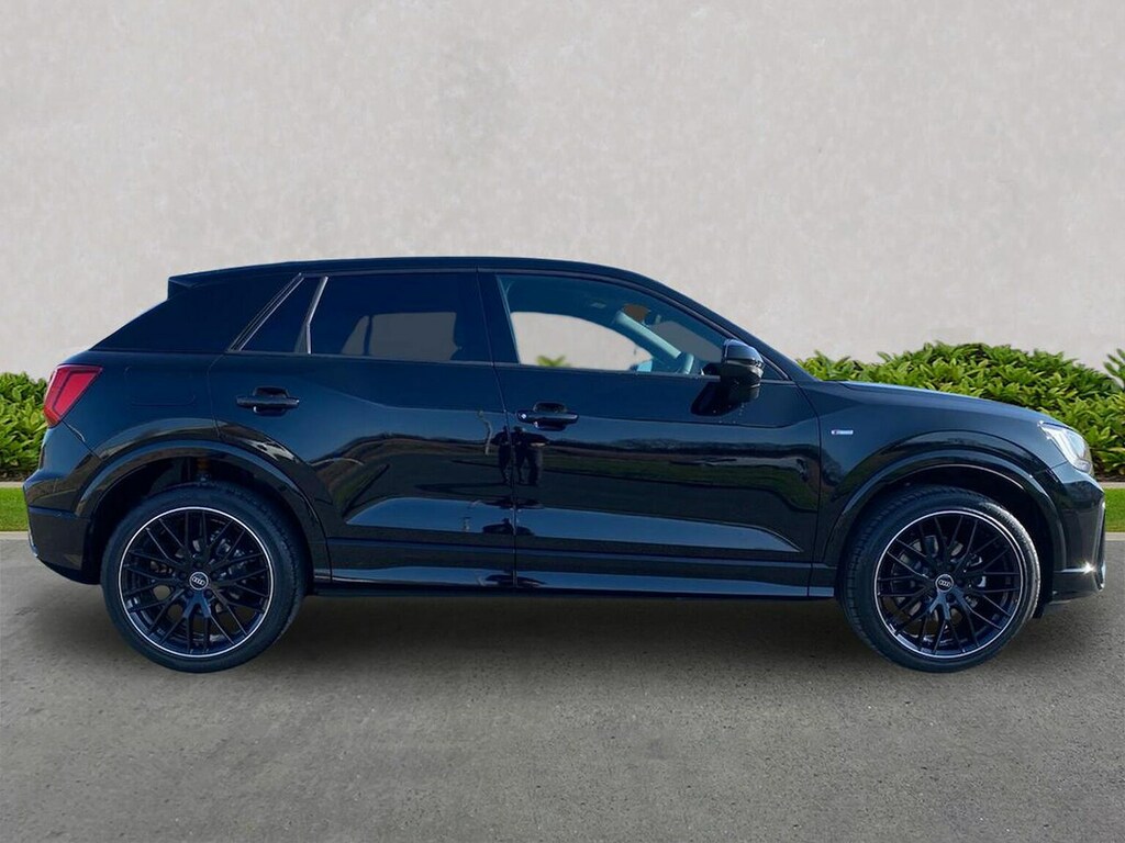 Audi Q2 1.5 Tfsi Cod 35 Black Edition Suv S Tro Black #3
