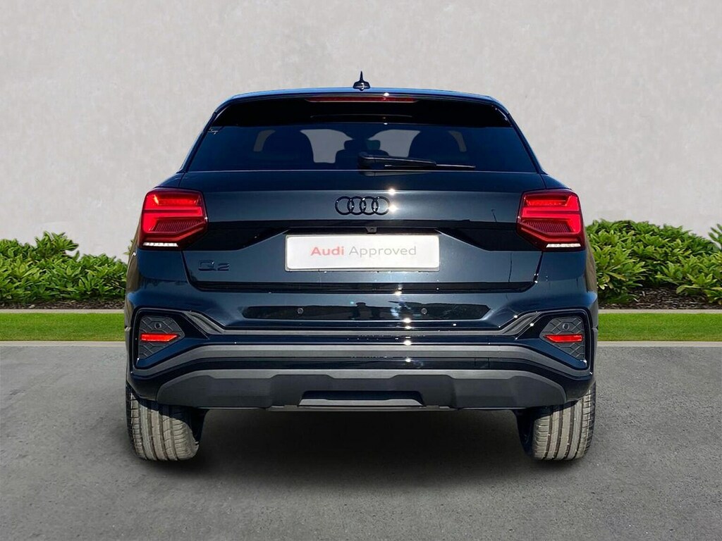 Audi Q2 1.5 Tfsi Cod 35 Black Edition Suv S Tro Black #4