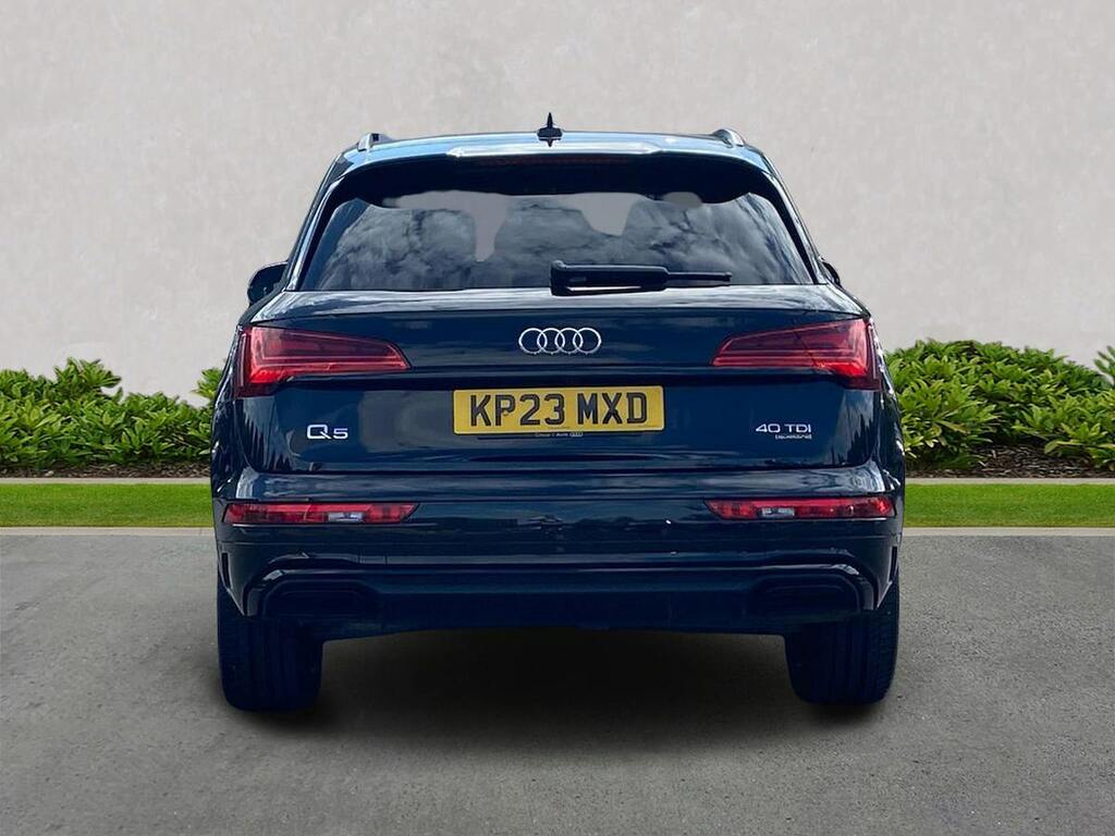 Audi Q5 2.0 Tdi 40 Edition 1 Suv S Tronic Quatt Black #4