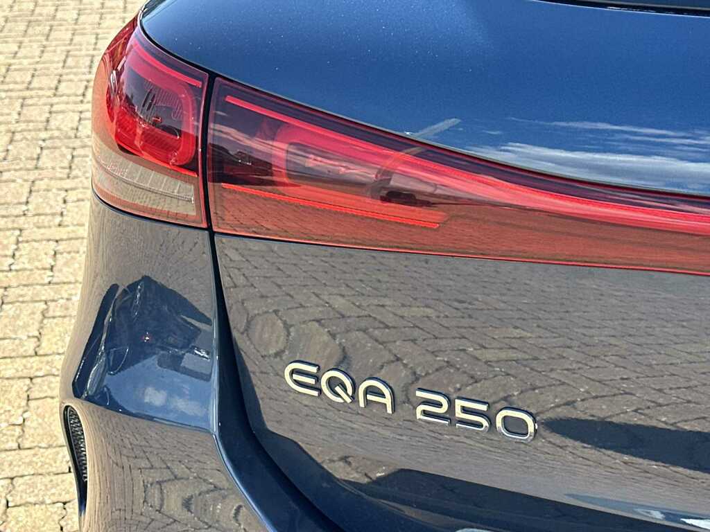 Mercedes-Benz EQA 250 140Kw Amg Line Premium 66.5Kwh Black #35