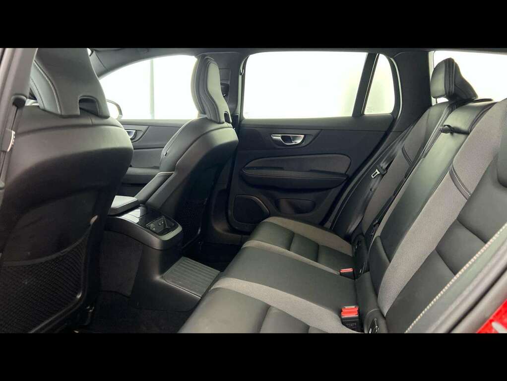Volvo V60 Momentum, B4 Mild Hybrid Black #7