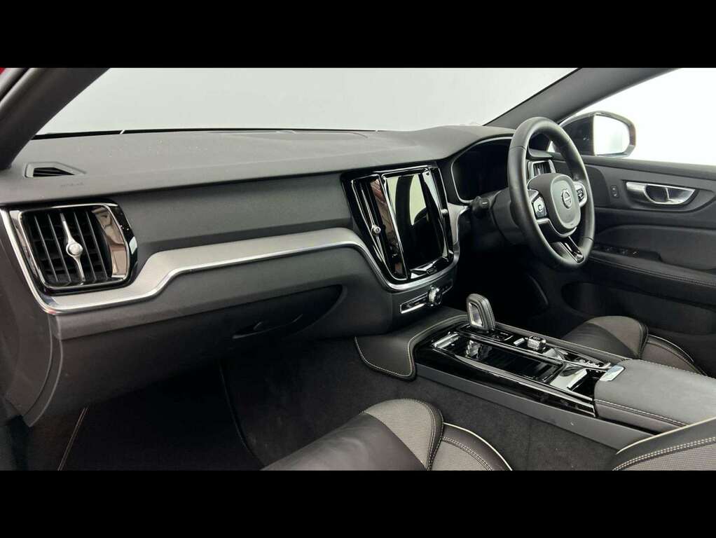 Volvo V60 2.0 T6 Recharge Phev R Design Awd Red #6