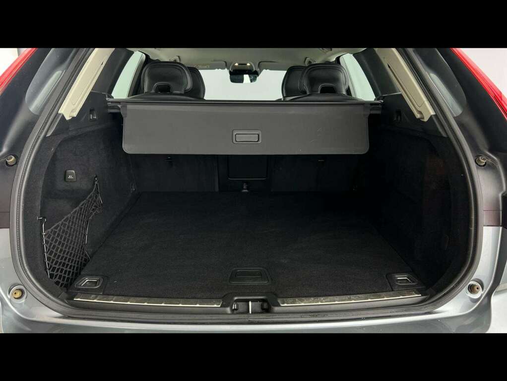 Volvo XC60 2.0 B5p 250 Momentum Geartronic Grey #5