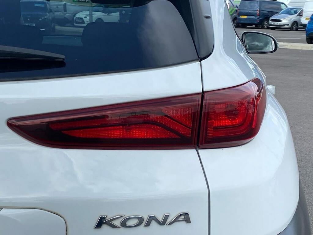 Hyundai Kona Kona Premium White #35