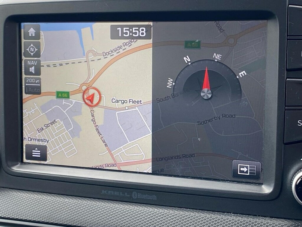 Hyundai Kona Kona Premium White #24