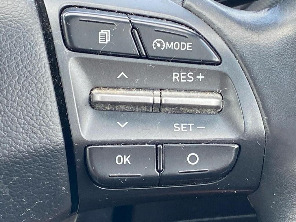 Hyundai Kona Kona Premium White #27