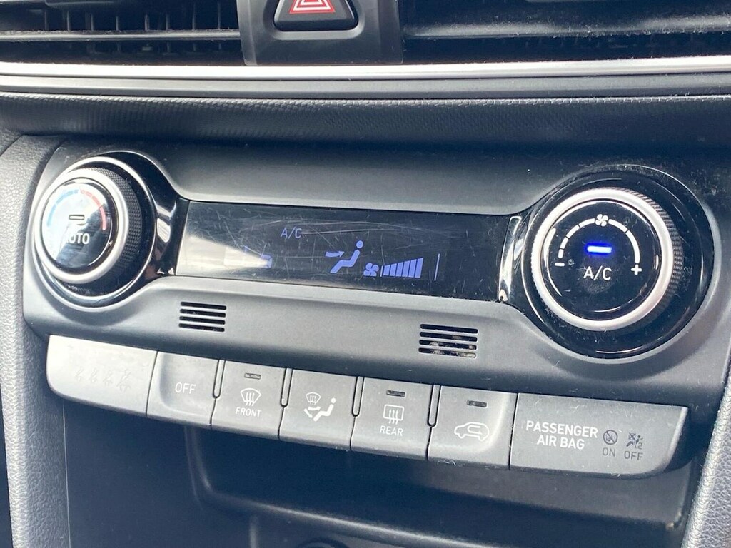 Hyundai Kona Kona Premium White #12