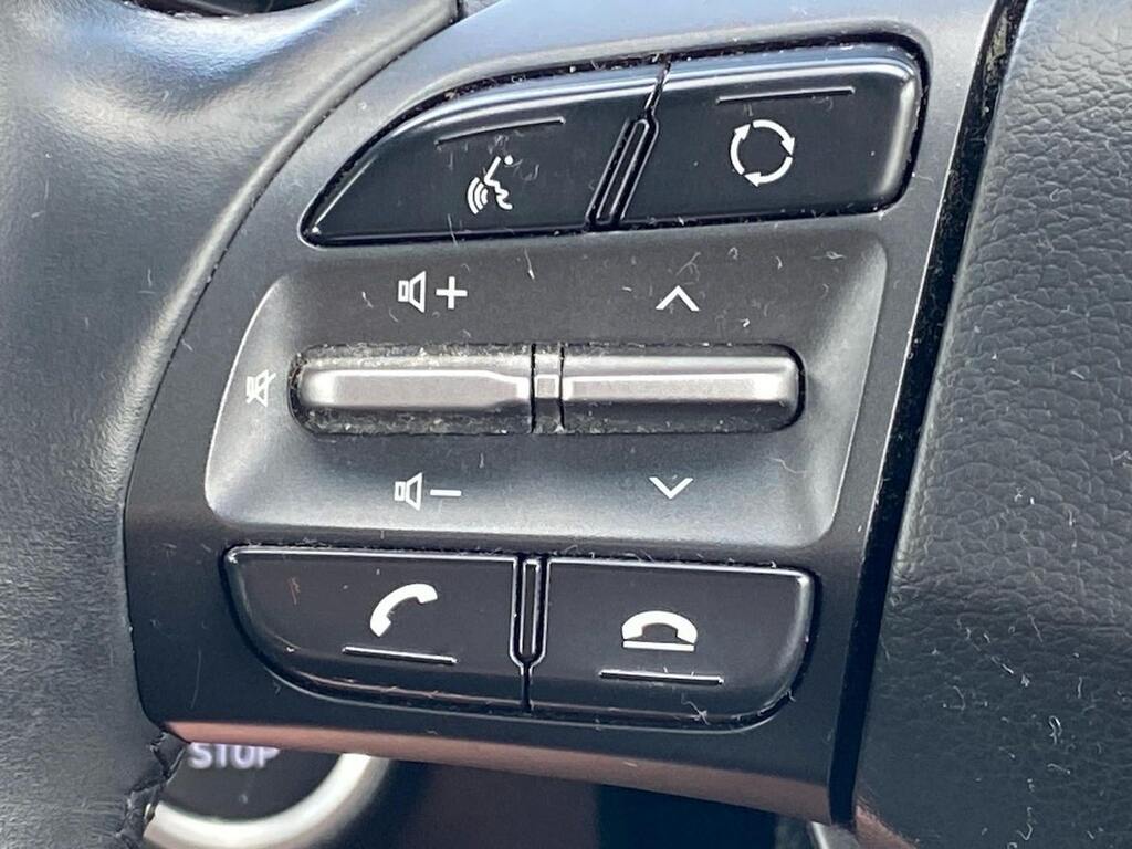 Hyundai Kona Kona Premium White #26